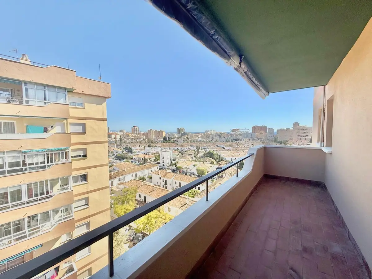 Middle Floor Apartment for sale in Fuengirola — photo 1