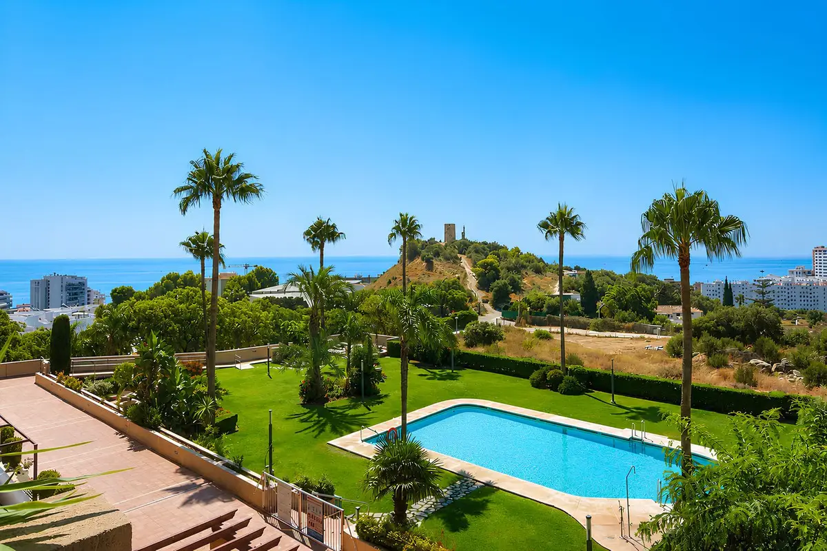 Middle Floor Apartment for sale in Fuengirola — photo 1