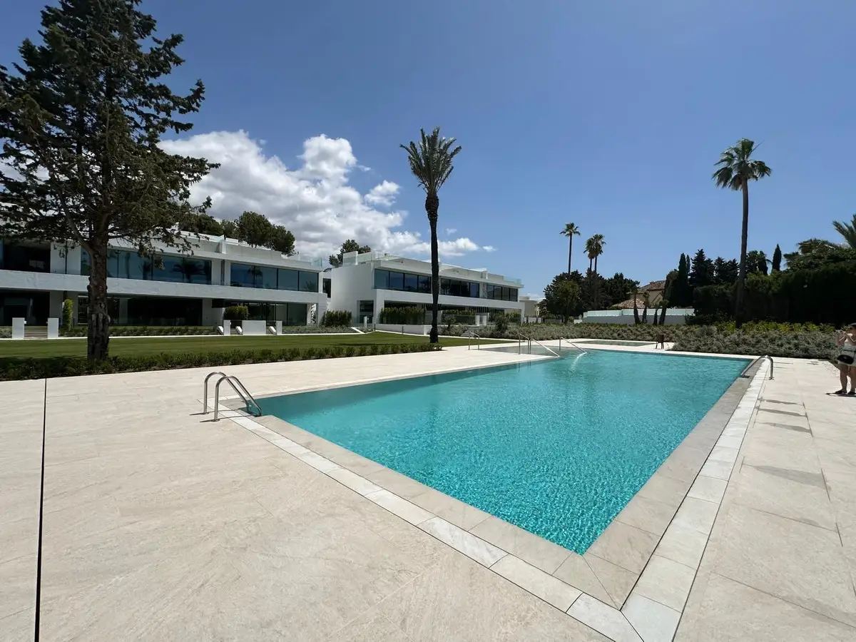 Semi-Detached House for sale in Nueva Andalucía — photo 1