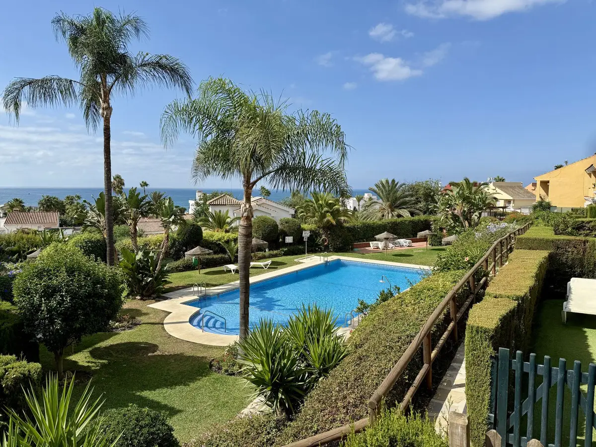 Semi-Detached House for sale in Elviria — photo 1