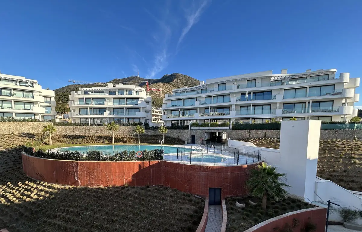 Middle Floor Apartment for sale in Fuengirola — photo 1