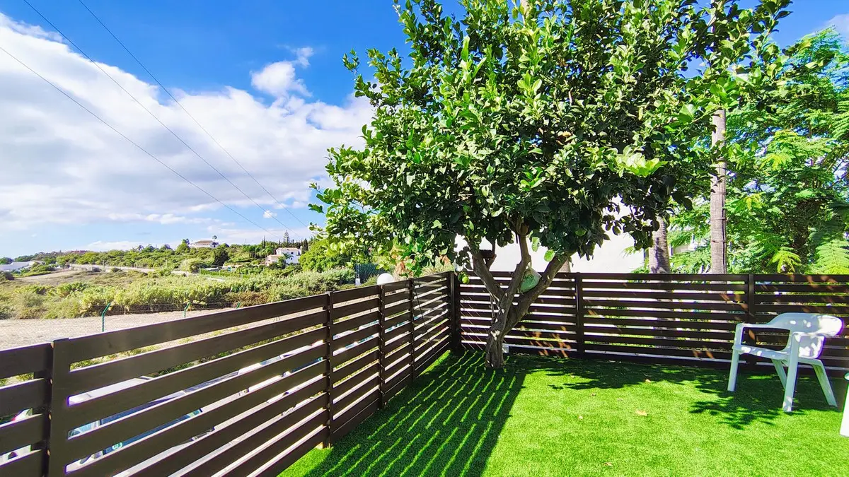 Semi-Detached House for sale in Estepona — photo 1