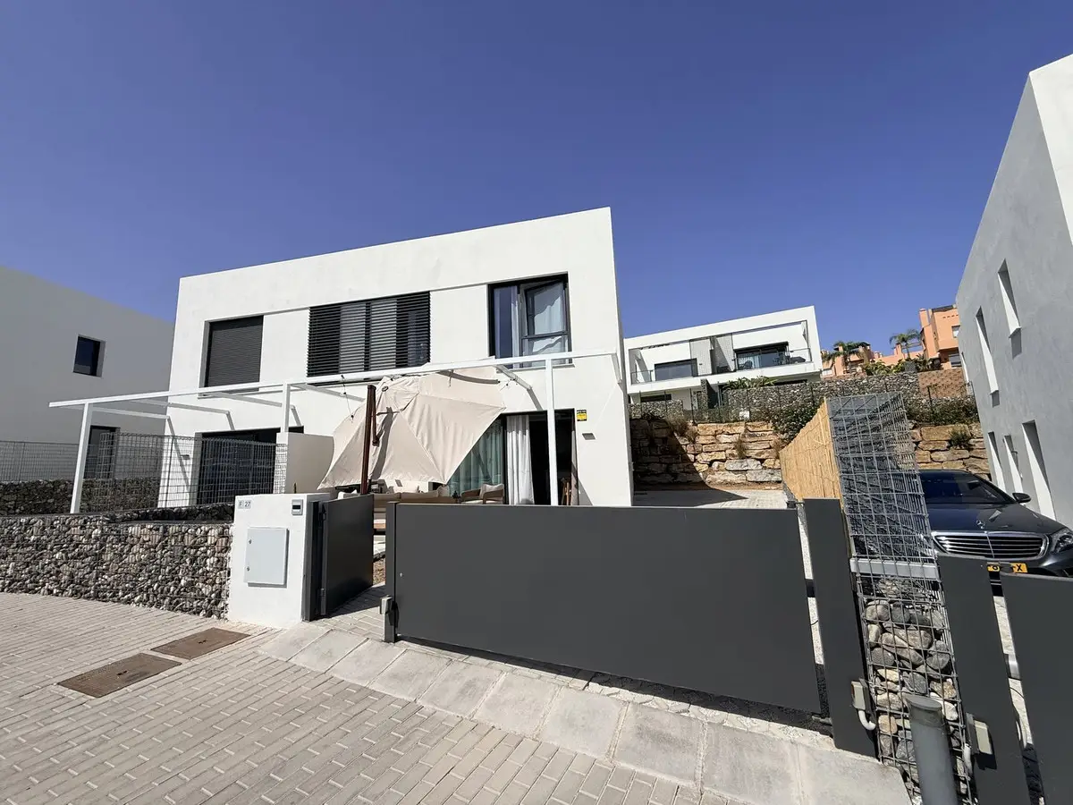Semi-Detached House for sale in Riviera del Sol — photo 1