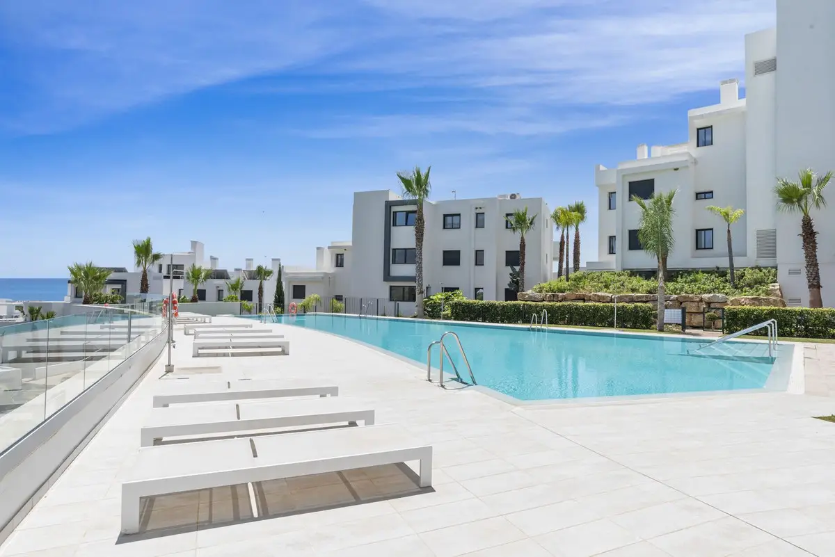 Ground Floor Apartment for sale in Estepona — photo 1