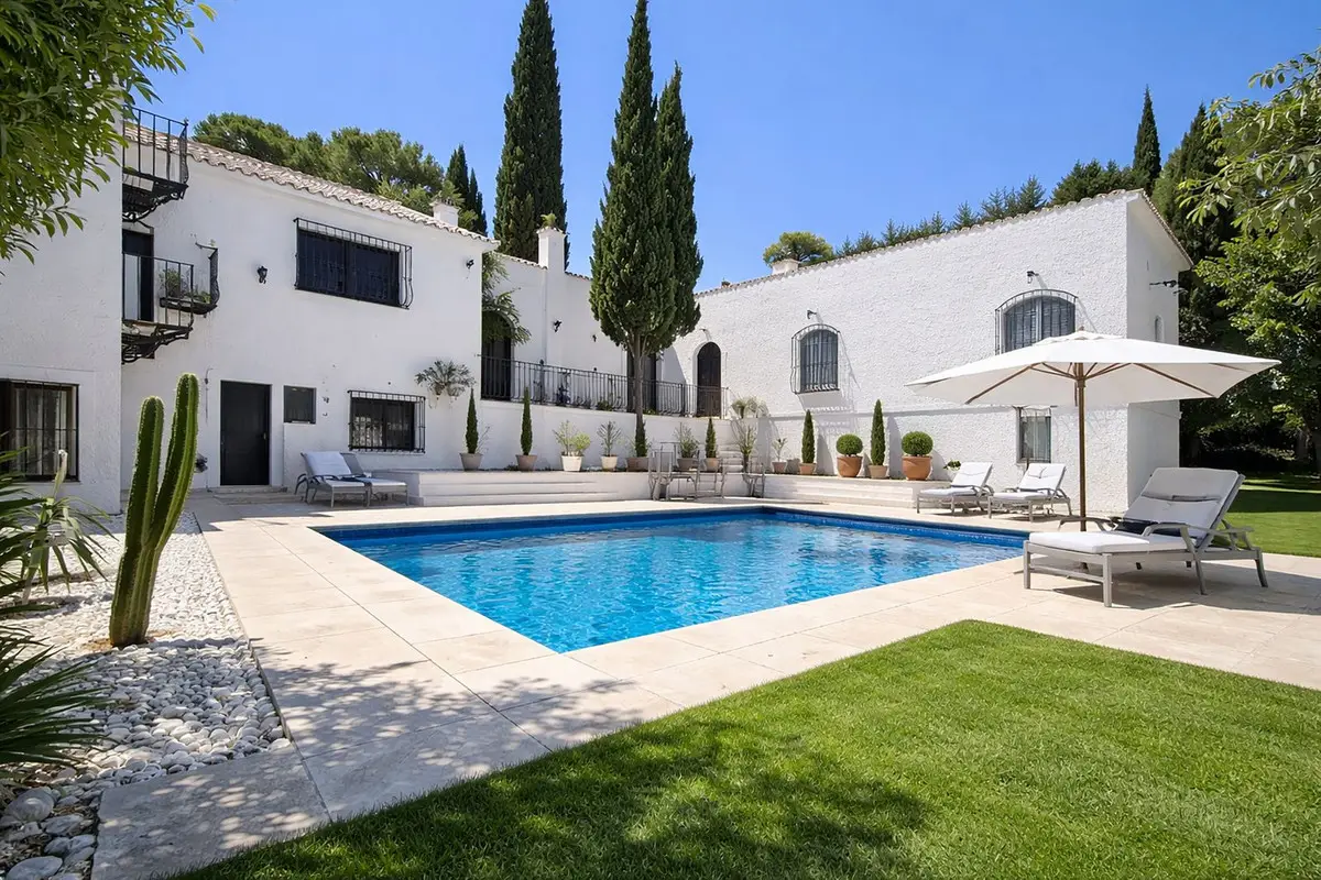 Detached Villa for sale in Calahonda — photo 1
