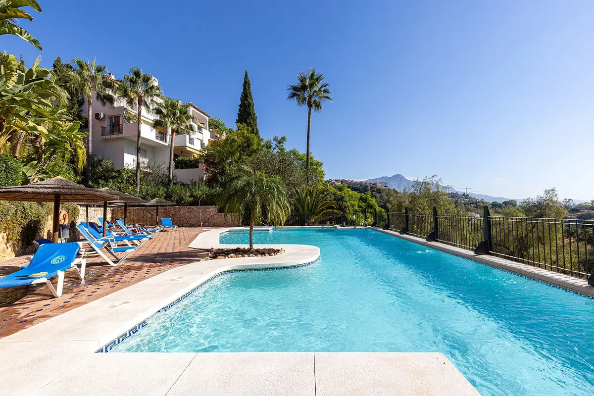 Penthouse for sale in Benahavís — photo 1