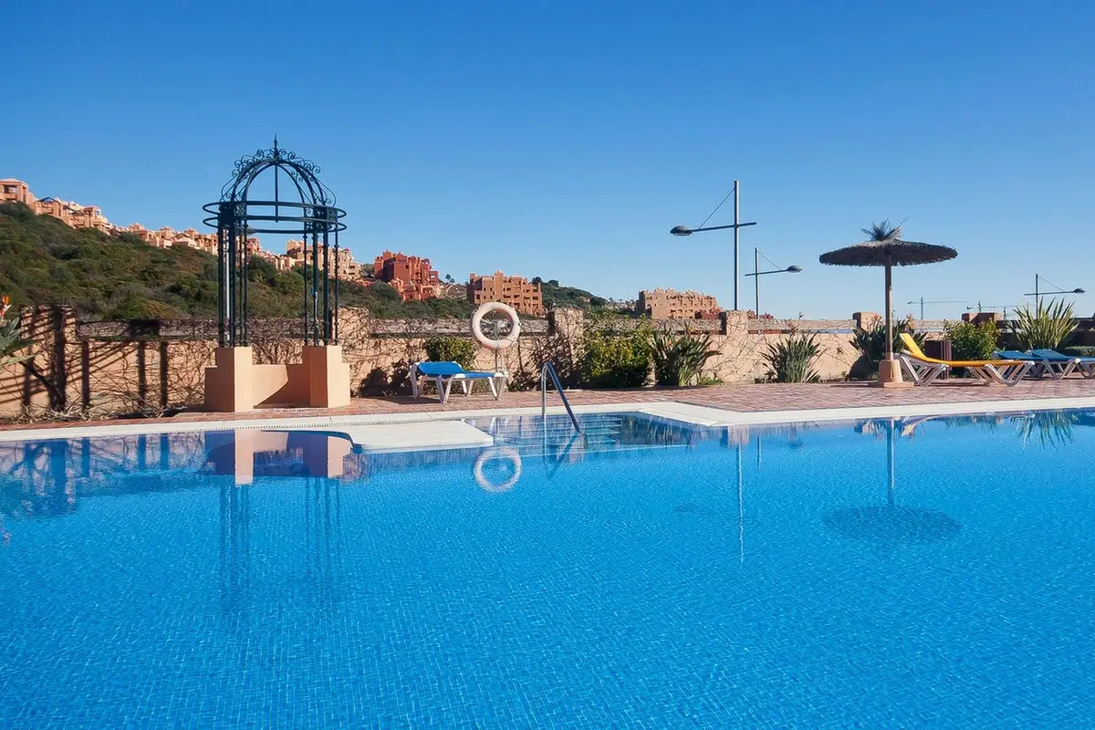 Middle Floor Apartment for sale in La Duquesa — photo 1