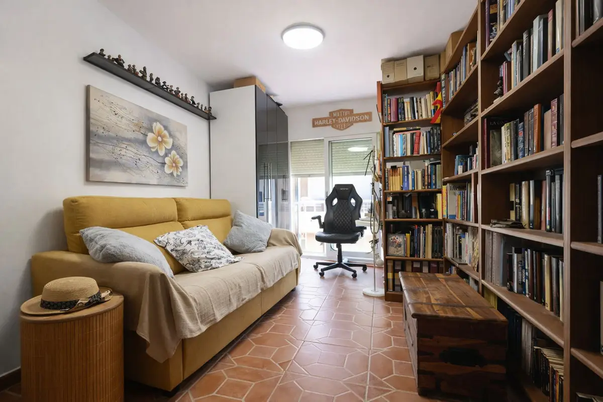Middle Floor Apartment for sale in Estepona — photo 1