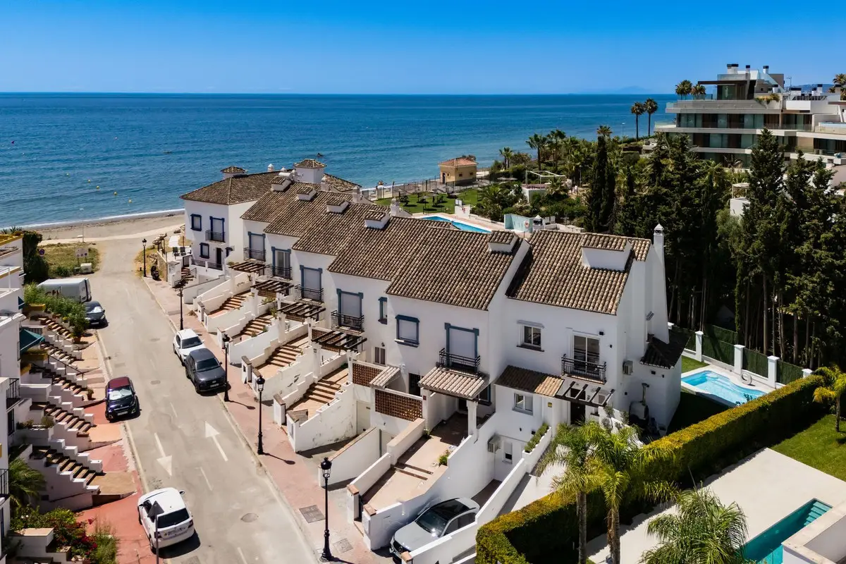 Detached Villa for sale in Estepona — photo 1