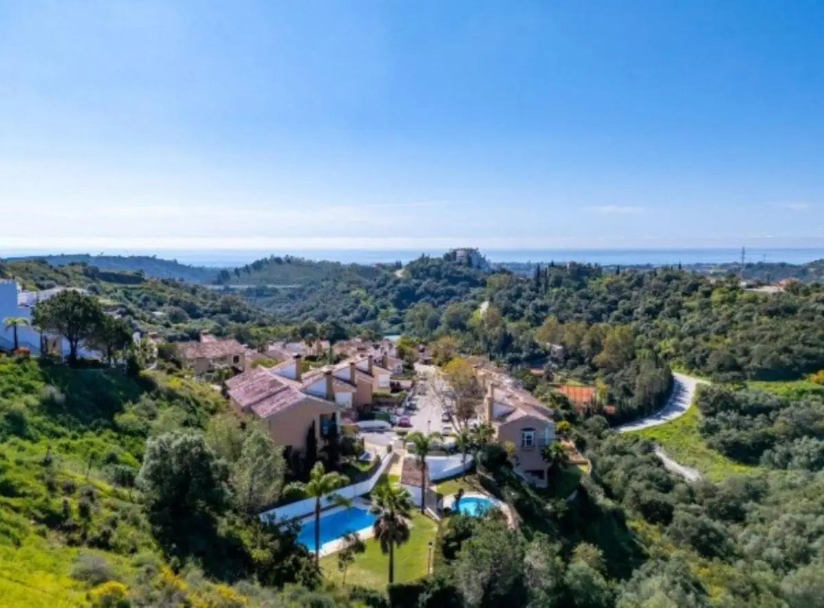 Semi-Detached House for sale in Estepona — photo 1
