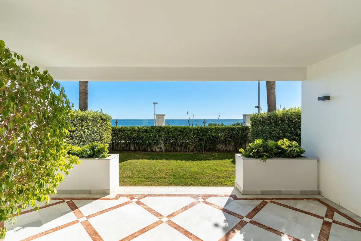 Ground Floor Apartment for sale in Estepona — photo 1