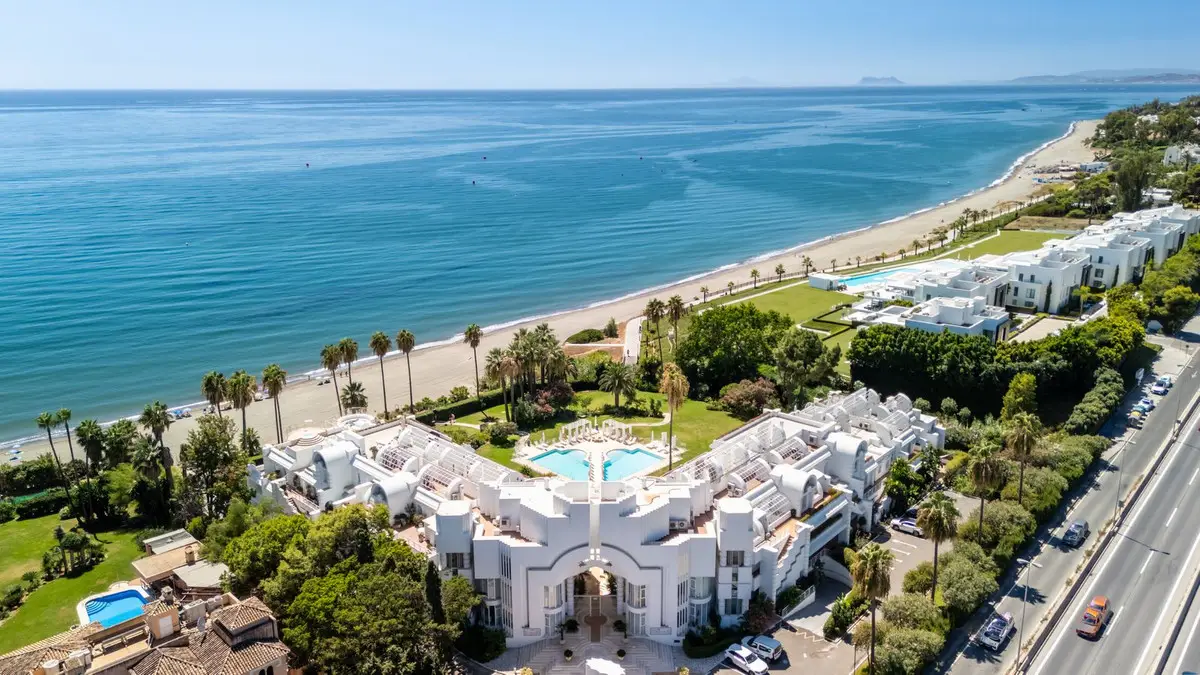 Middle Floor Apartment for sale in Estepona — photo 1