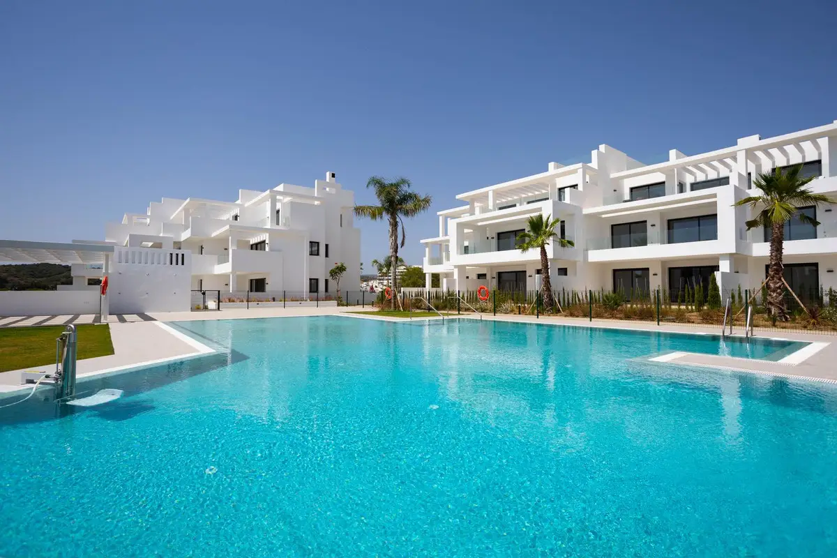 Middle Floor Apartment for sale in Estepona — photo 1