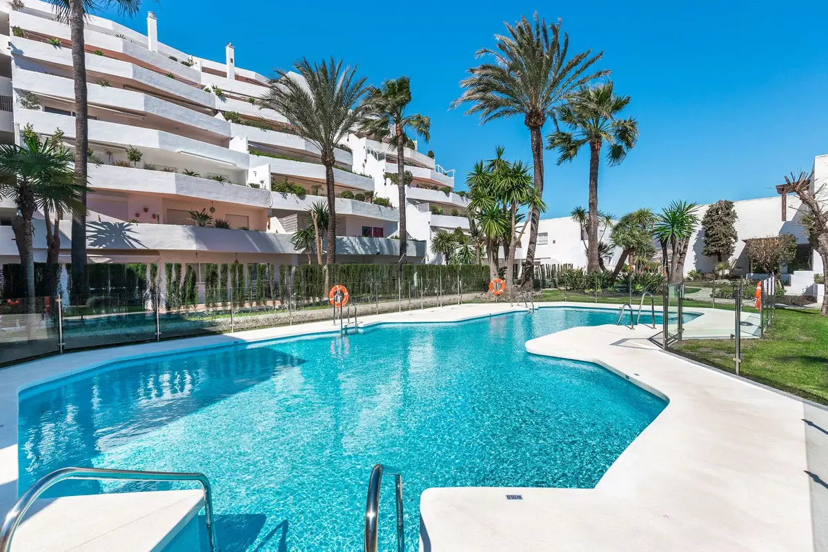 Middle Floor Apartment for sale in Nueva Andalucía — photo 1