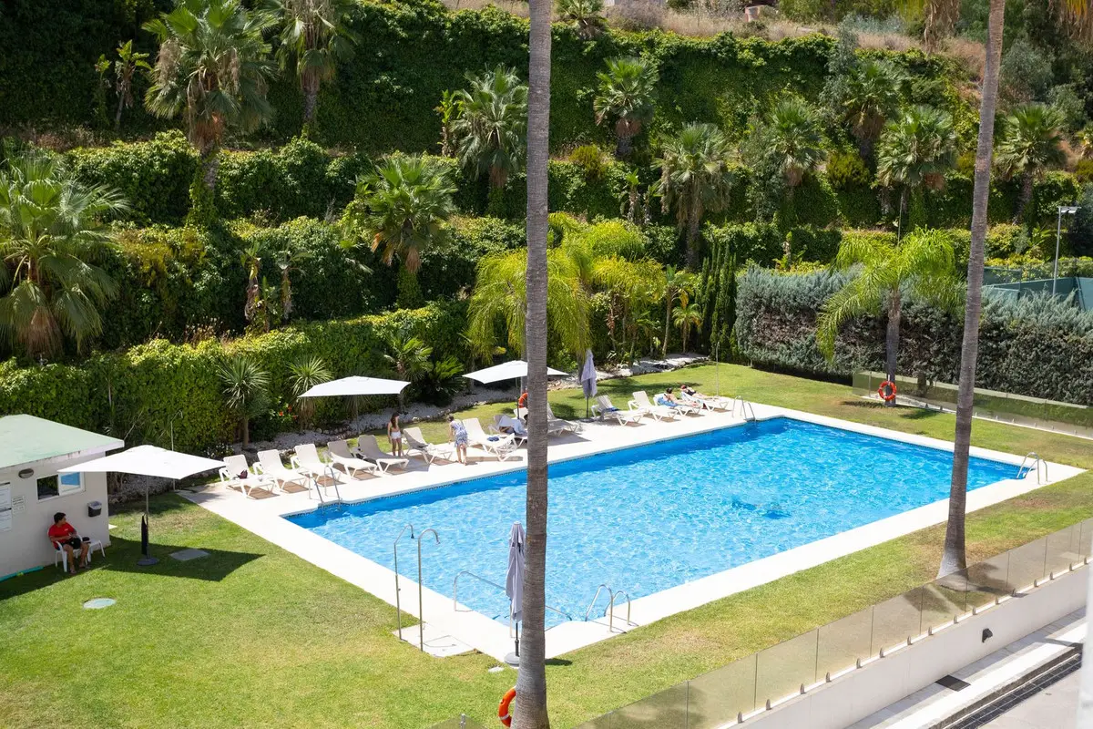 Middle Floor Apartment for sale in Nueva Andalucía — photo 1
