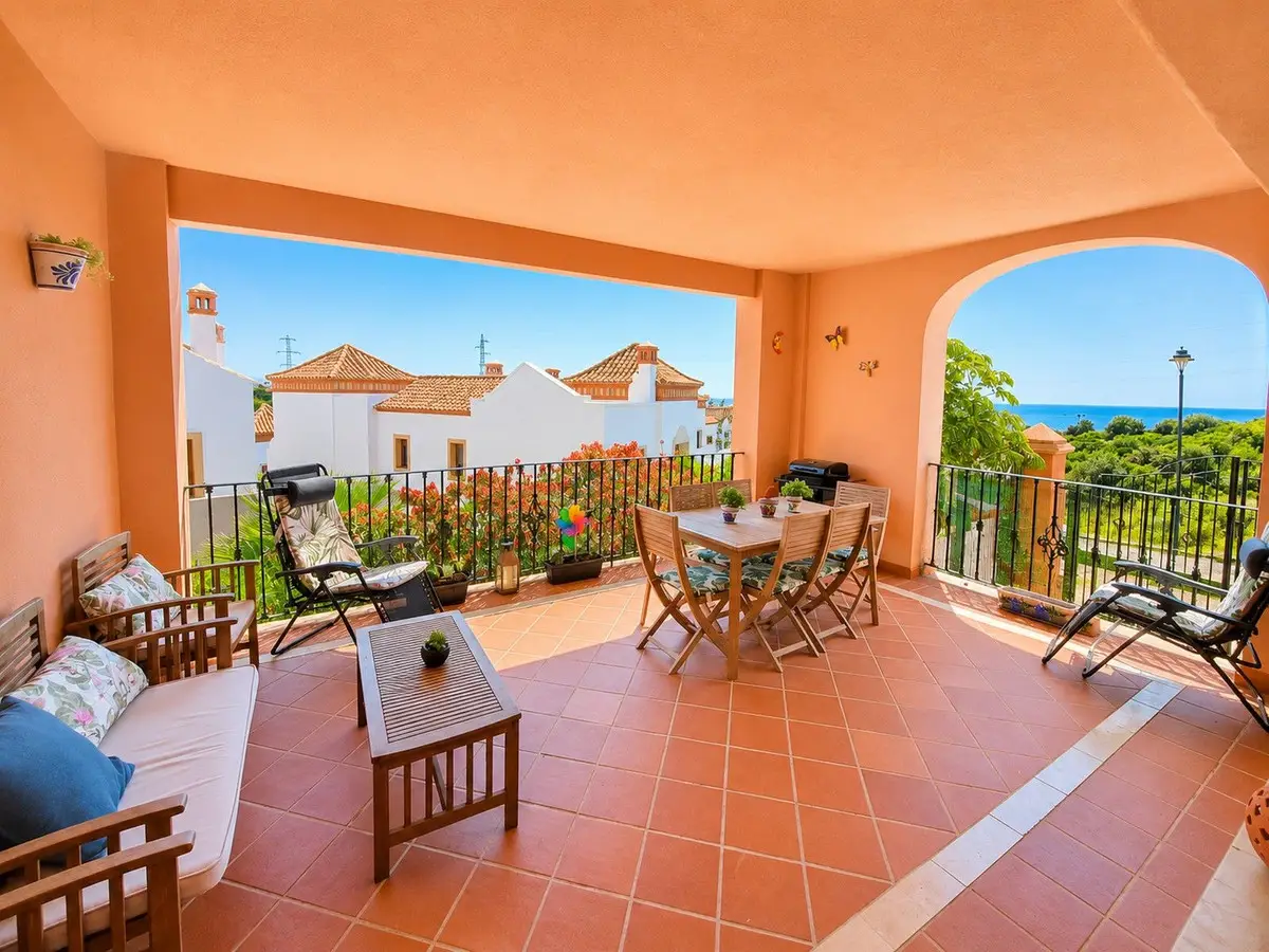 Semi-Detached House for sale in Estepona — photo 1