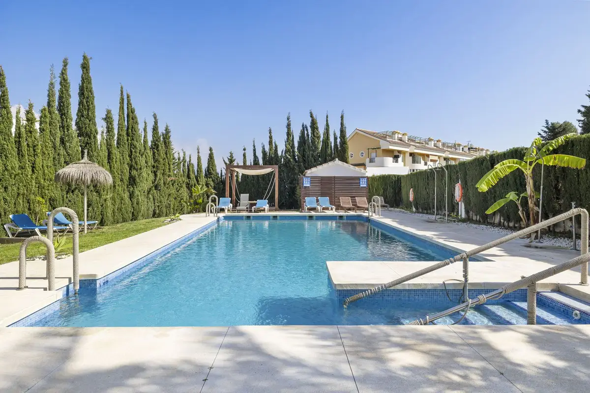 Middle Floor Apartment for sale in Nueva Andalucía — photo 1
