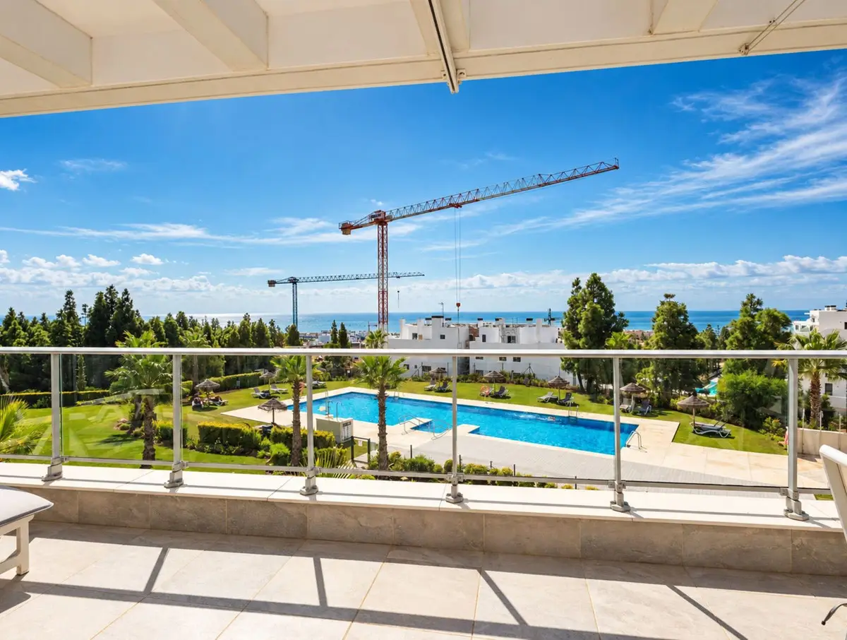 Middle Floor Apartment for sale in Las Lagunas — photo 1