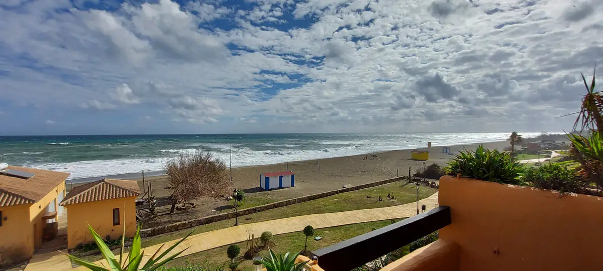 Apartamento en planta intermedia en venta en La Duquesa — foto 1