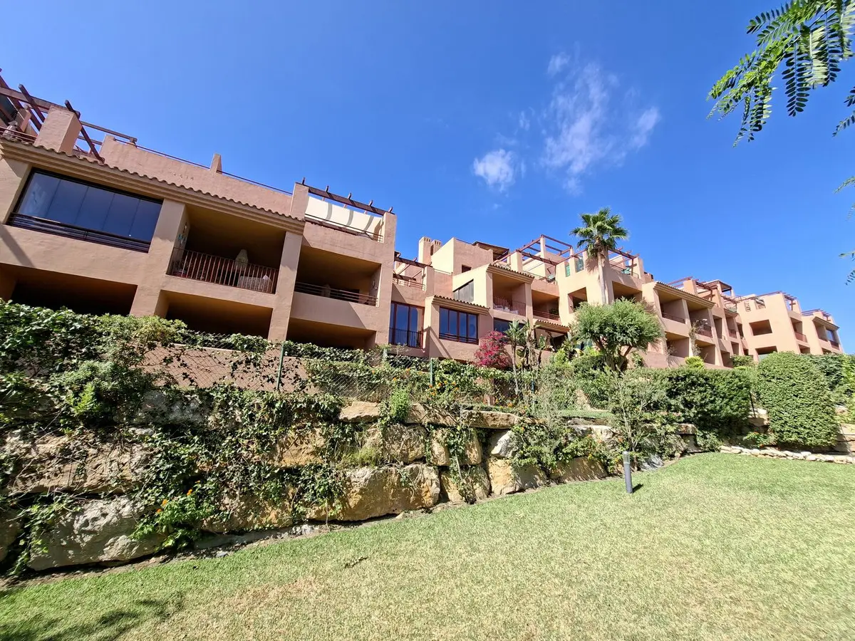 Middle Floor Apartment for sale in La Duquesa — photo 1