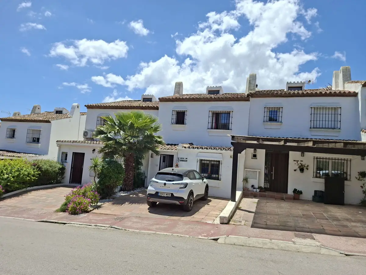 Townhouse for sale in La Duquesa — photo 1