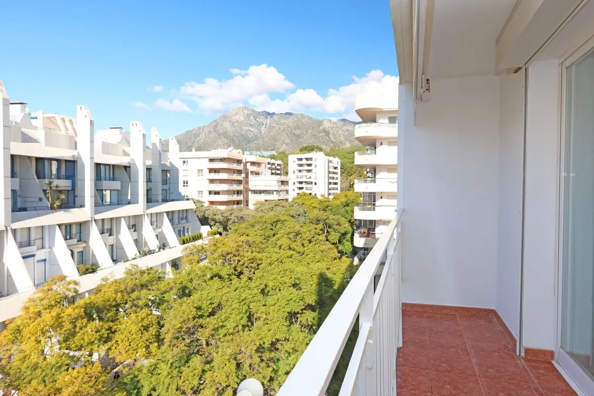 Middle Floor Apartment for sale in Marbella — photo 1