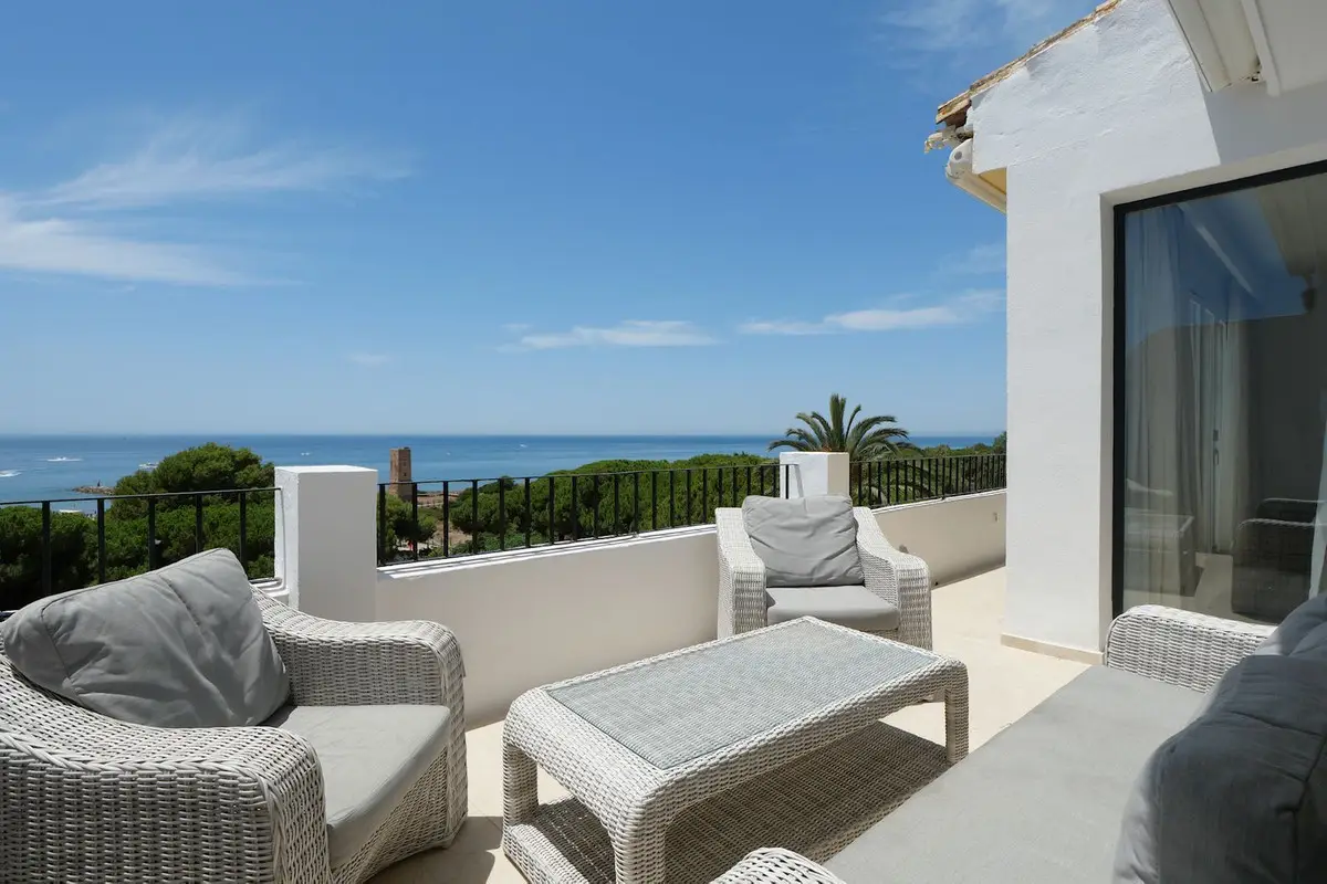 Top Floor Apartment for sale in Puerto de Cabopino — photo 1