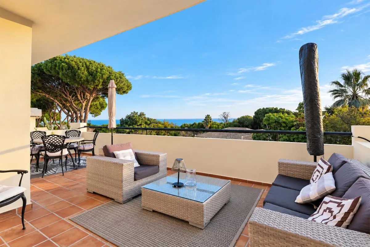 Middle Floor Apartment for sale in Cabopino — photo 1