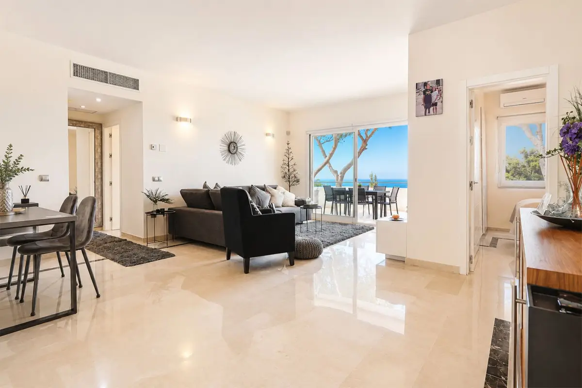 Middle Floor Apartment for sale in Cabopino — photo 1