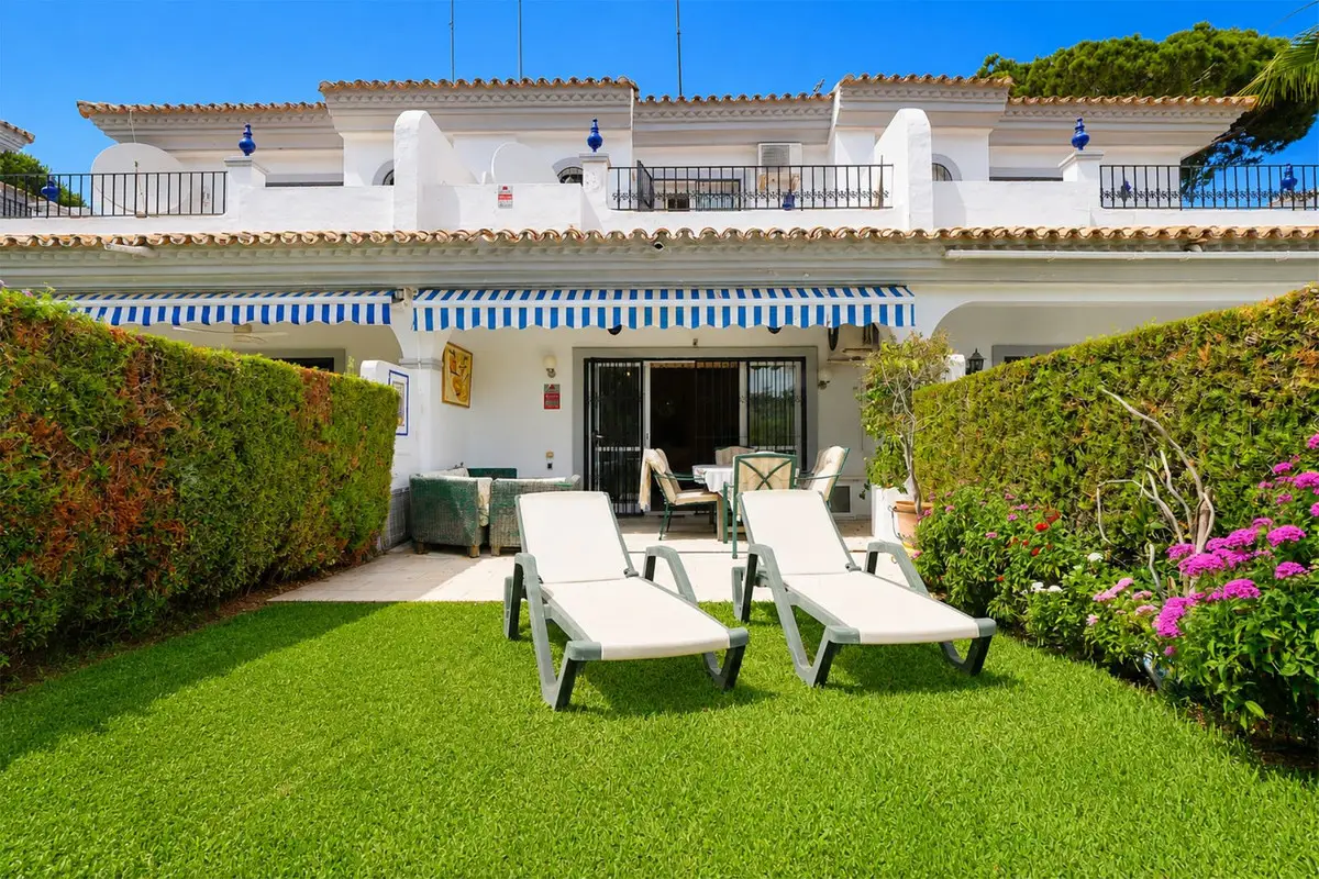 Townhouse for sale in Puerto de Cabopino — photo 1