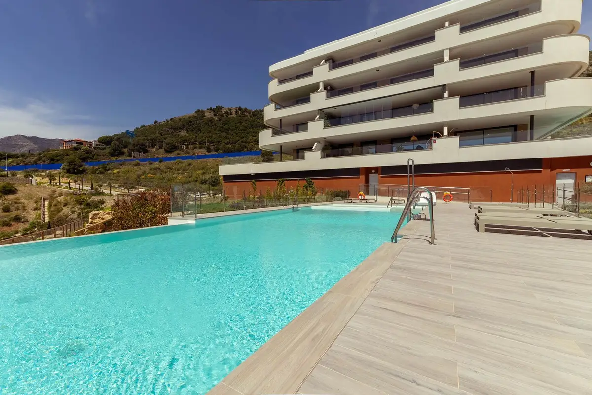 Middle Floor Apartment for sale in Fuengirola — photo 1