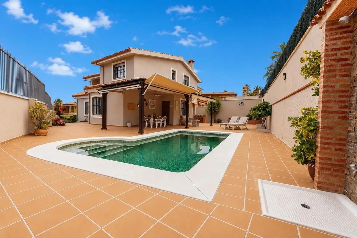 Detached Villa for sale in Alhaurín de la Torre — photo 1