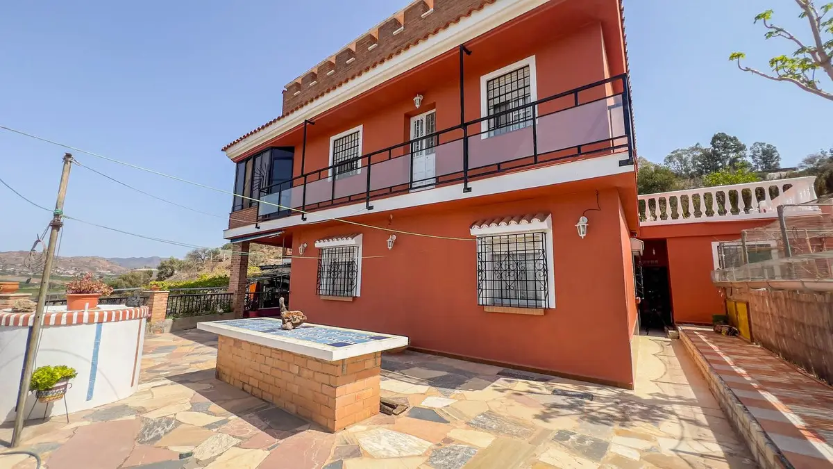 Detached Villa for sale in Campanillas — photo 1
