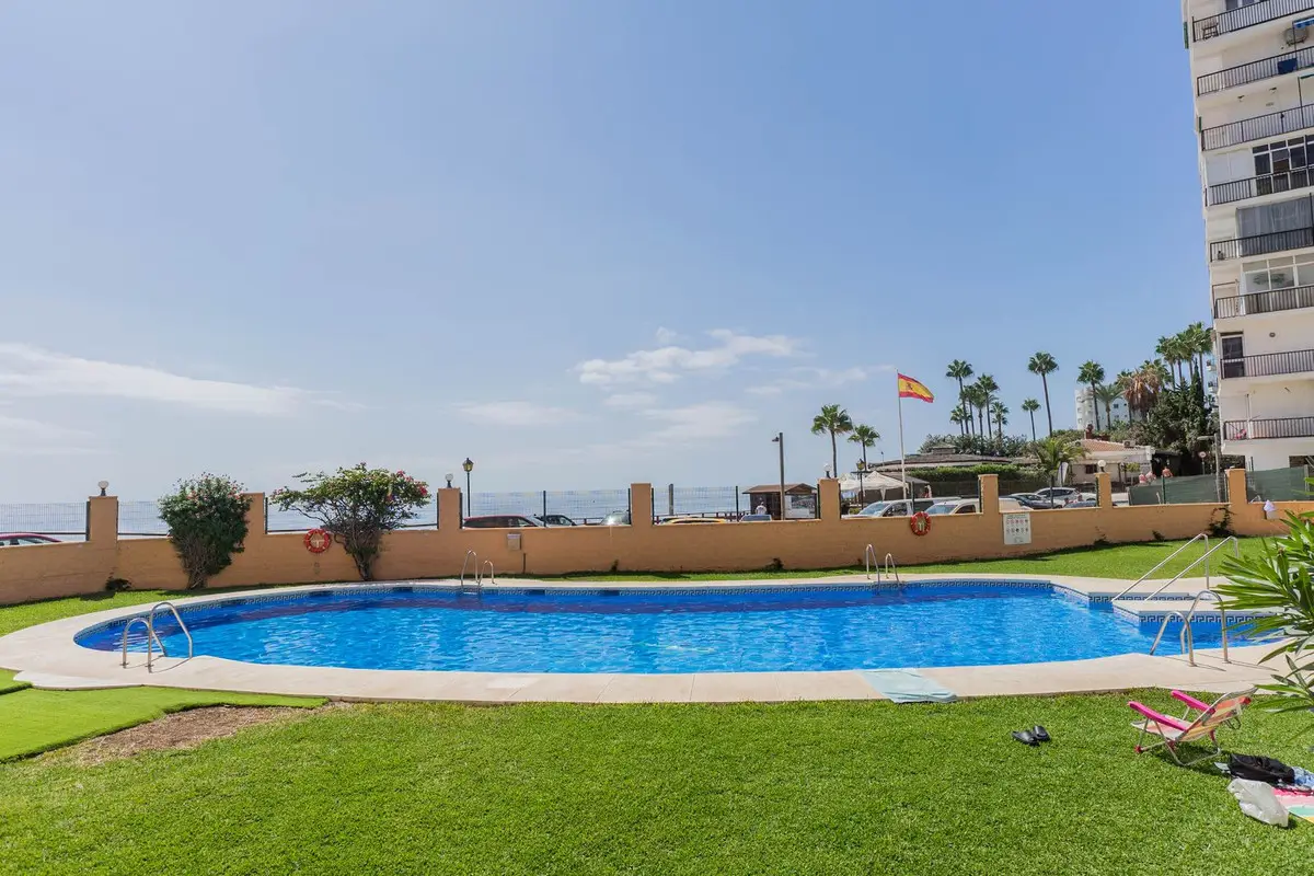 Middle Floor Apartment for sale in Calahonda — photo 1