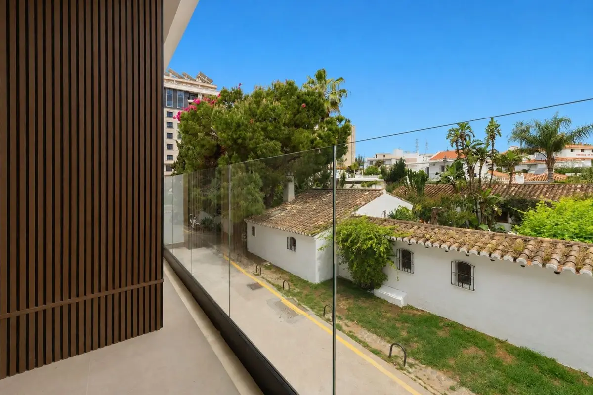 Middle Floor Apartment for sale in Fuengirola — photo 1