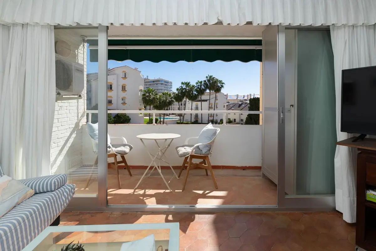 Middle Floor Apartment for sale in Fuengirola — photo 1