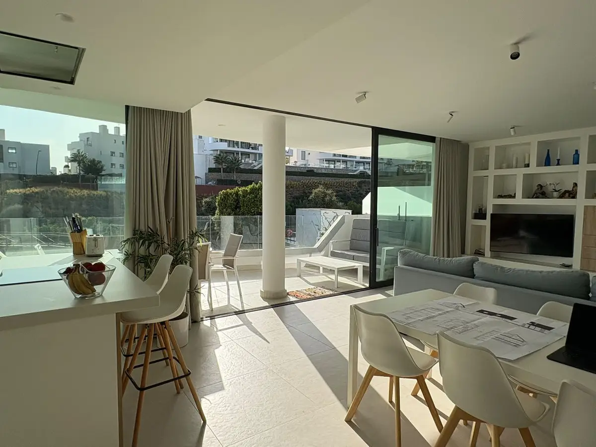Middle Floor Apartment for sale in Higueron — photo 1