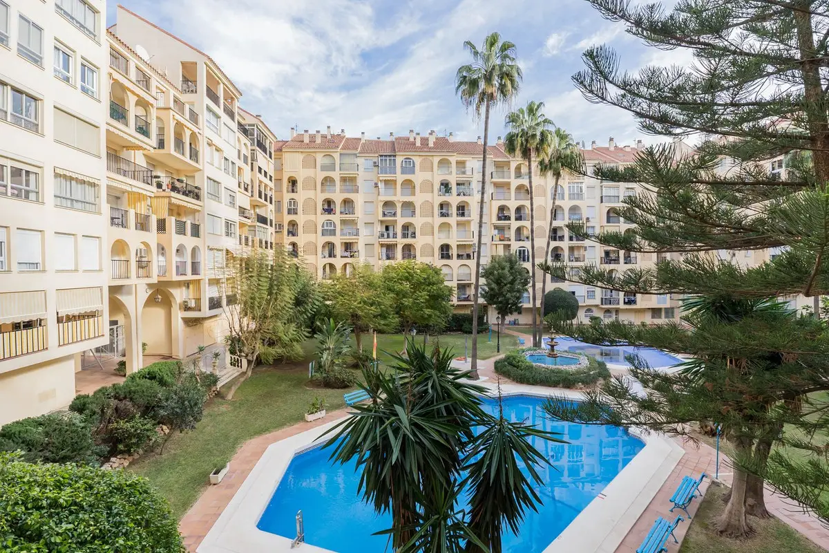 Middle Floor Apartment for sale in Fuengirola — photo 1
