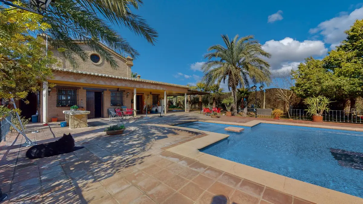Detached Villa for sale in Bobadilla — photo 1