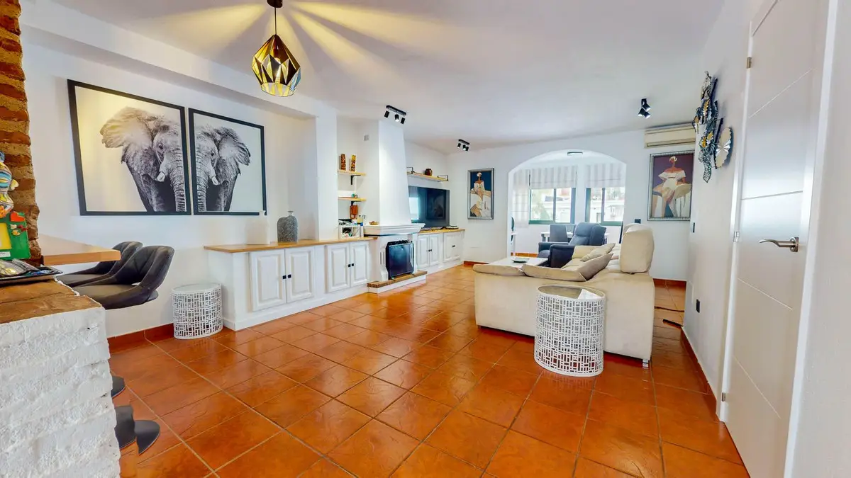 Semi-Detached House for sale in Benahavís — photo 1