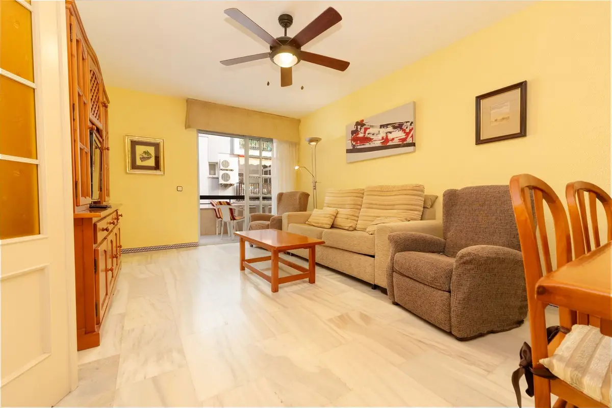 Middle Floor Apartment for sale in Fuengirola — photo 1