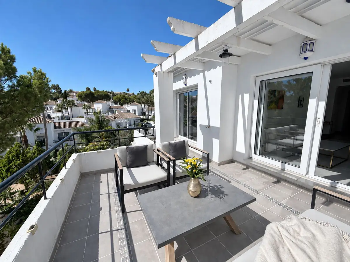 Top Floor Apartment for sale in Nueva Andalucía — photo 1