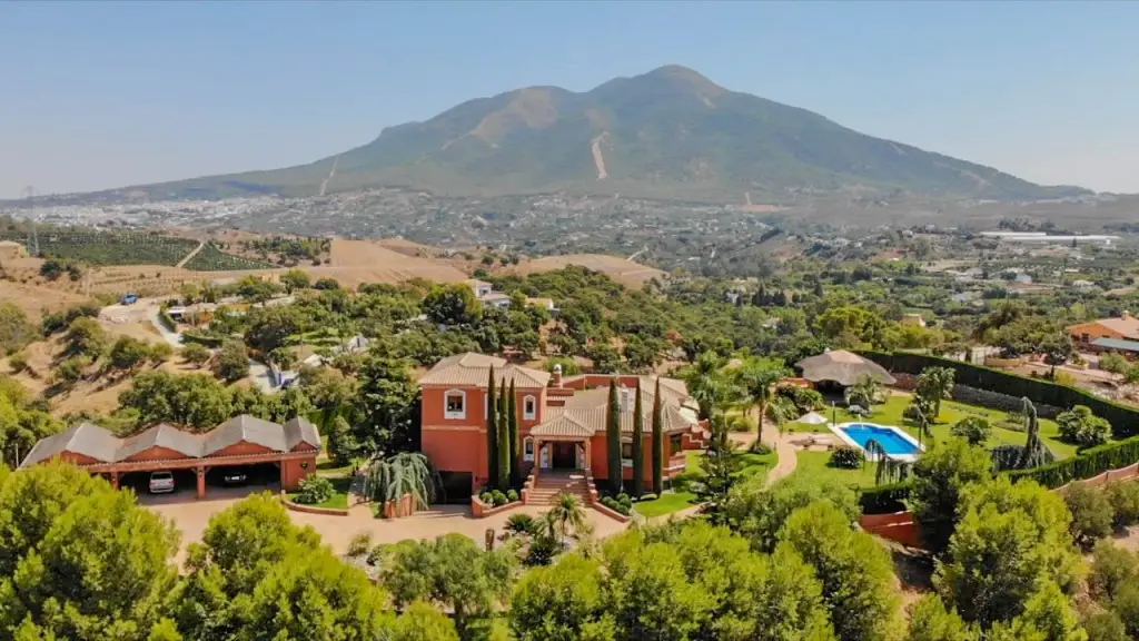 Finca - Cortijo for sale in Coín — photo 1