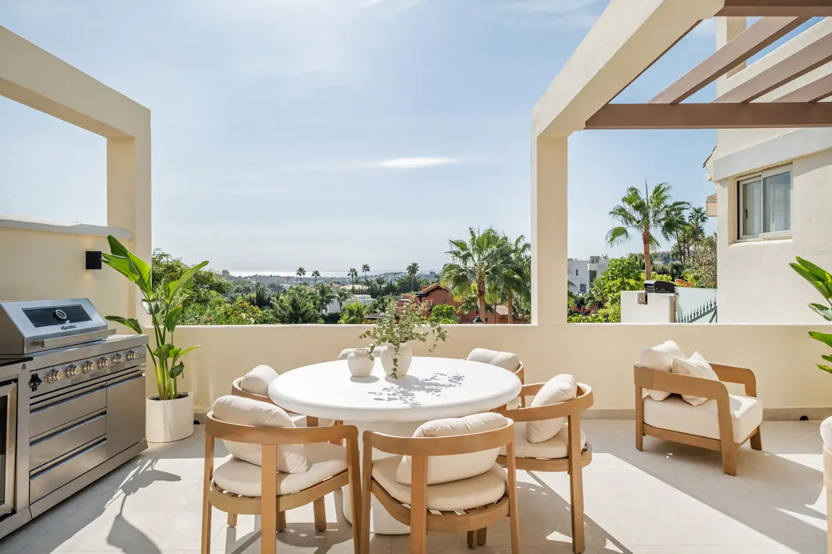 Middle Floor Apartment for sale in Nueva Andalucía — photo 1