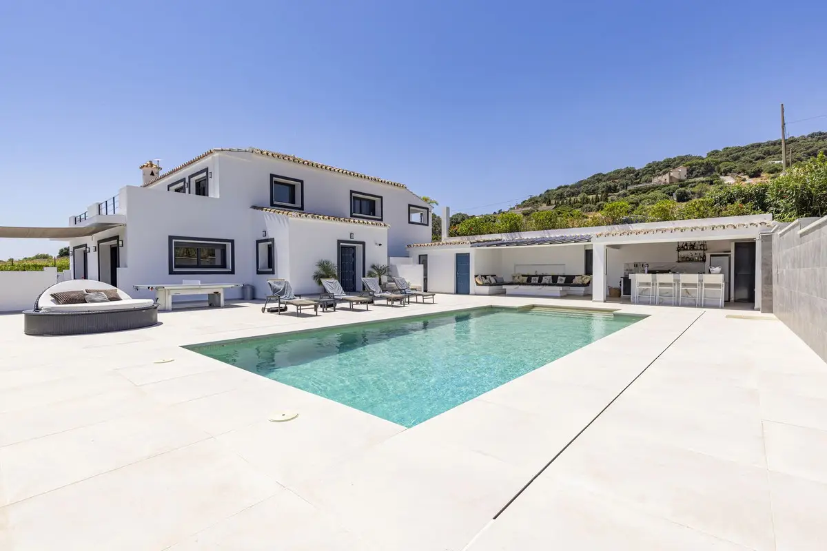Detached Villa for sale in Casares Playa — photo 1