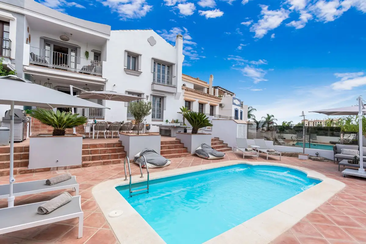 Townhouse for sale in La Heredia — photo 1