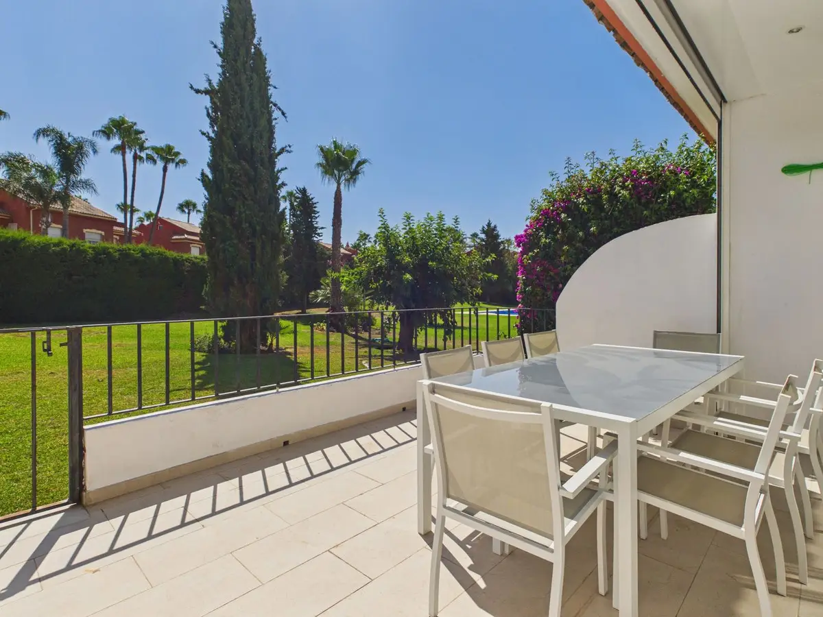 Ground Floor Apartment for sale in Estepona — photo 1