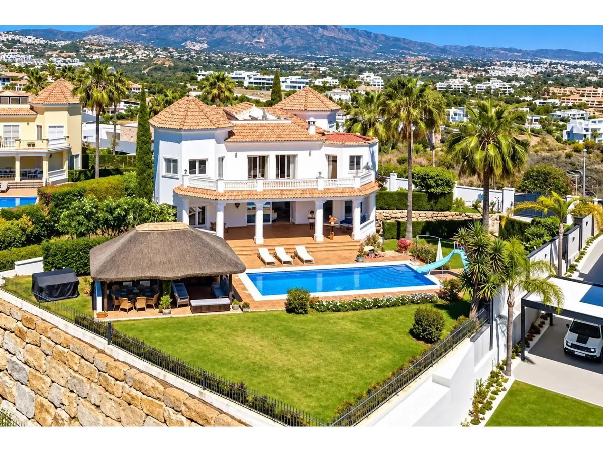 Detached Villa for sale in Benahavís — photo 1