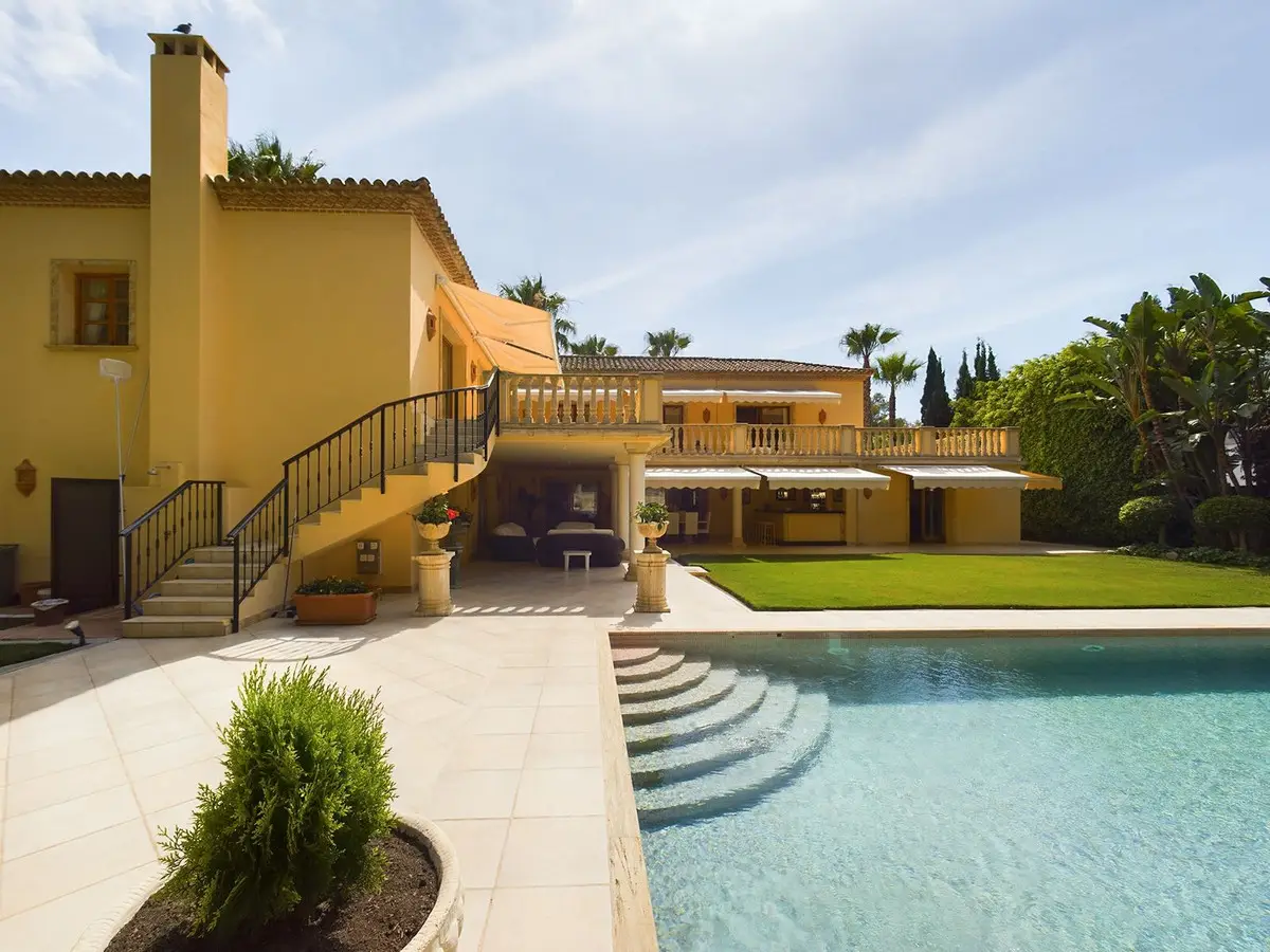 Detached Villa for sale in Nueva Andalucía — photo 1