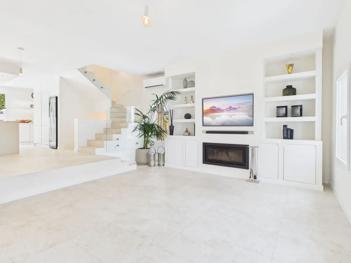 Semi-Detached House for sale in Istán — photo 1